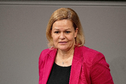So verlief die Impfpflicht-Debatte im Bundestag : Scholz kommt zu spät und schweigt – Lauterbach kämpft