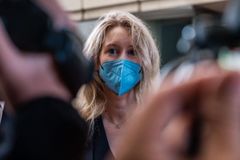 Prozess Elizabeth Holmes: Wer ist die Theranos-Gründerin?