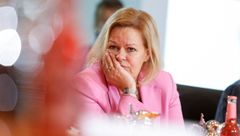Nancy Faeser: Olaf Scholz stärkt Innenministerin im Hessen-Wahlkampf den Rücken - DER SPIEGEL