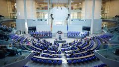 Bundestag: AfD-Abgeordneter beschäftigt verurteilten rechtsextremen Gewalttäter - DER SPIEGEL