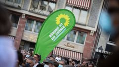 Bundestagswahl 2021 im News-Update: Angriff auf Wahlkampfstand der Grünen in Plauen - DER SPIEGEL