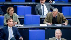 Bundestag: Linke unterstützt FDP bei neuer Sitzordnung im Bundestag - Weg von der AfD - DER SPIEGEL