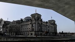Bundeshaushalt 2022: Haushaltsausschuss plant Rekordverschuldung - DER SPIEGEL