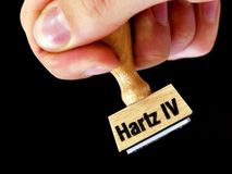Soziales: Verwirrung um Hartz-IV-Urteil: Kürzung von über 30 Prozent?