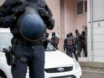 Innenminister: Rechtsextreme Chat-Gruppen bei NRW-Polizei aufgedeckt