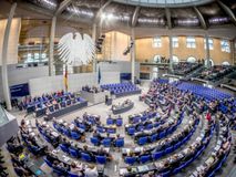 Bundestag: Schäuble erlässt Maskenpflicht im Bundestag