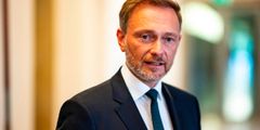 Lindner setzt den Rotstift an und will bei Beamtenstellen sparen
