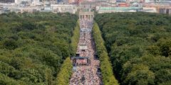 Demo "Ende der Pandemie" in Berlin: Virus-Leugner verfallen in Trump-Muster