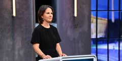 Weil die Sendung nicht mitspielt, muss Laschet über Bande spielen