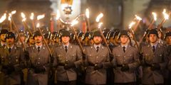 Zapfenstreich: Netz-Debatte über Fackelaufzug vor dem Reichstag in Berlin
