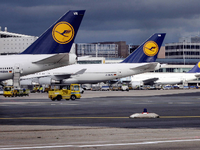 Bodenpersonal will streiken : Lufthansa streicht für Mittwoch fast alle Flüge in Frankfurt und München