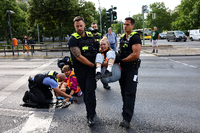 Autobahnblockaden der „Letzten Generation“ : Klimaaktivist auf der A100 in Berlin verletzt
